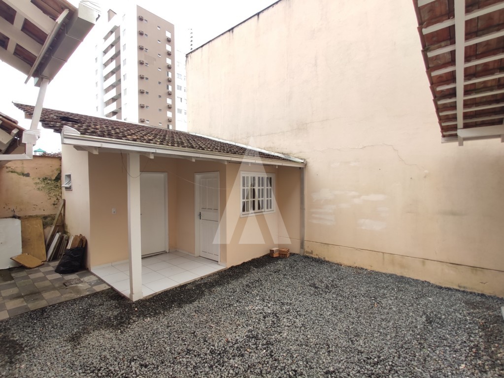 Casa residencial com 3 quartos, no bairro Centro. — foto 6