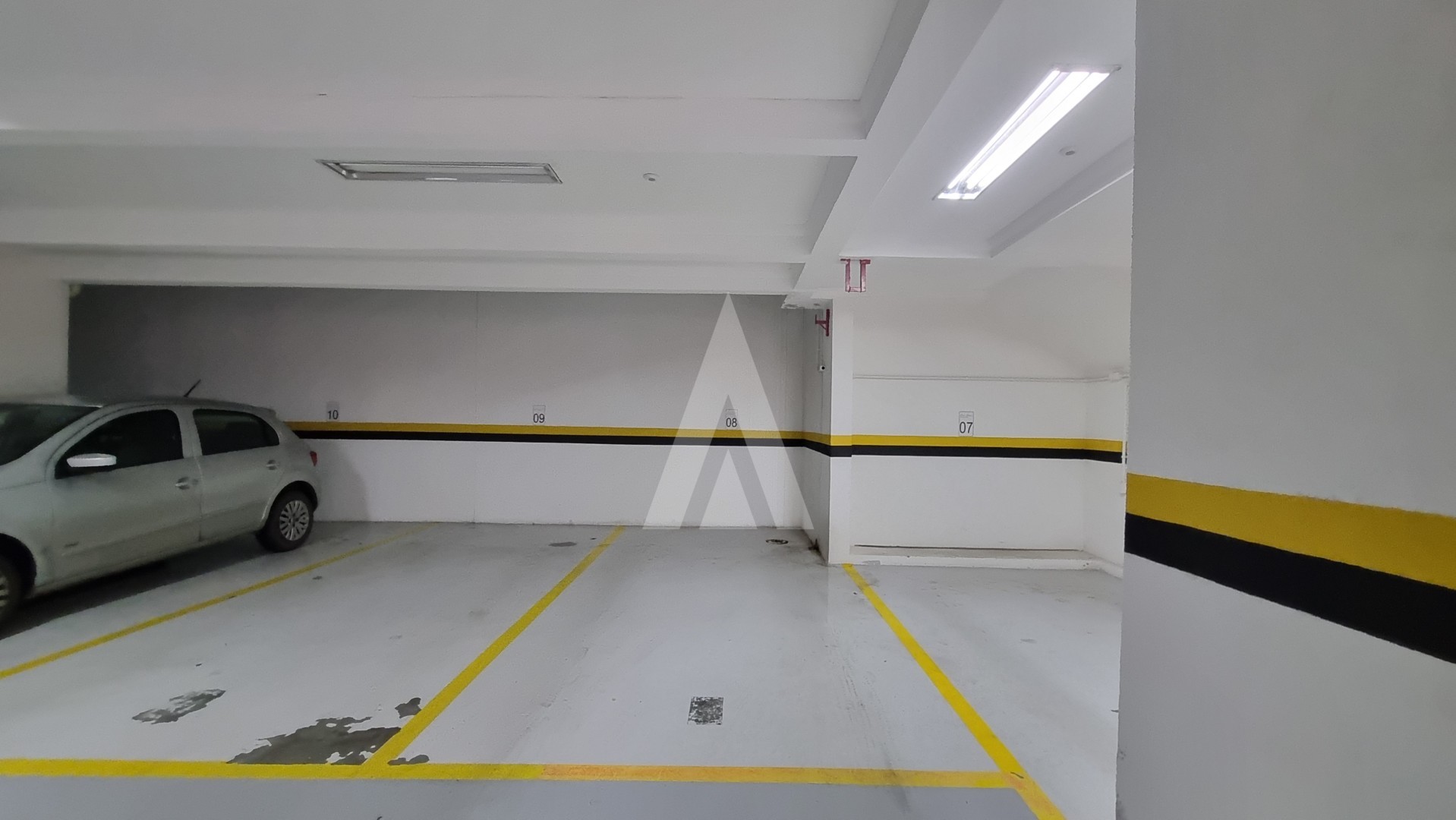 Sala comercial no bairro Anita Garibaldi com aproximadamente 79 m de área útil e 2 lavabos. — foto 4