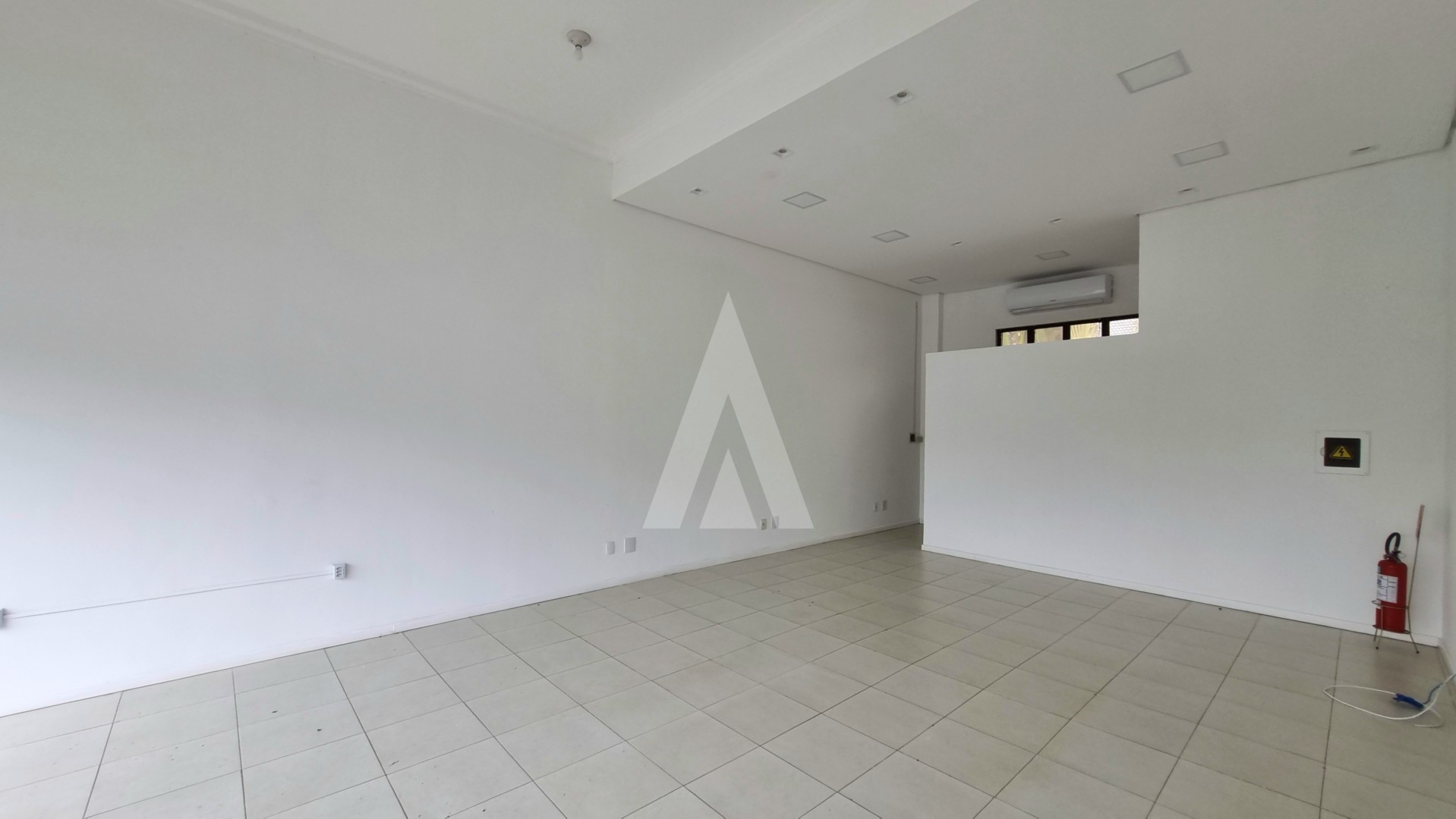 Sala comercial com 44 m no atiradores em Joinville - SC - foto 1