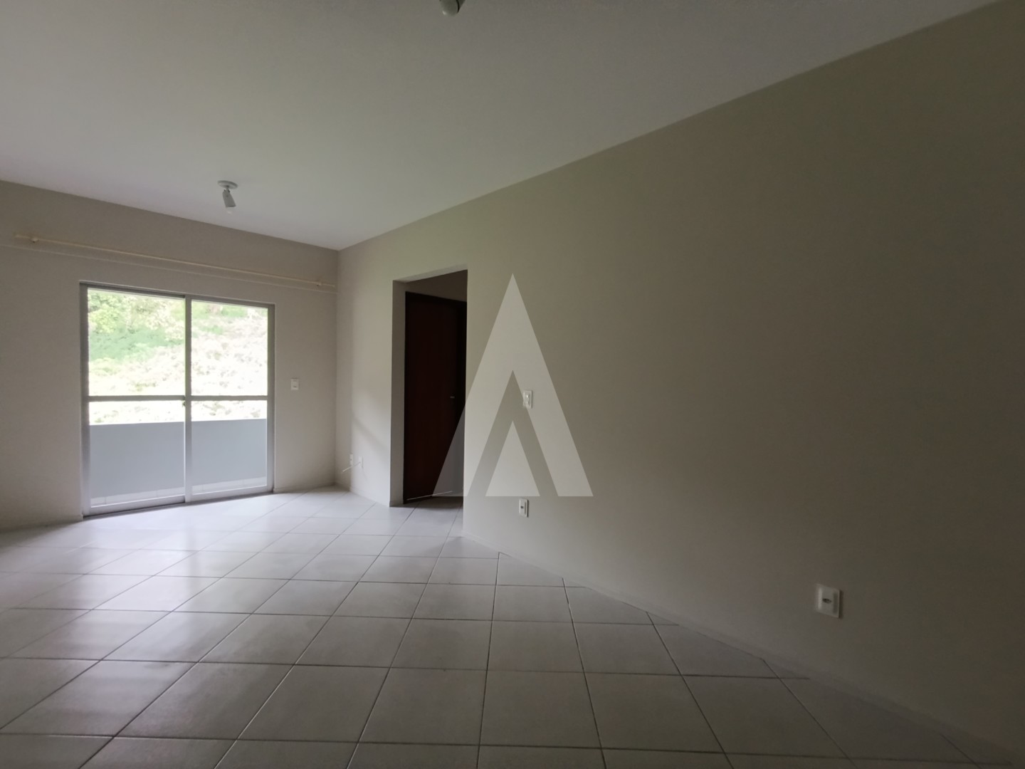 Apartamento composto por 2 quartos e 1 vaga de garagem coberta, no bairro Anita Garibaldi — foto 2