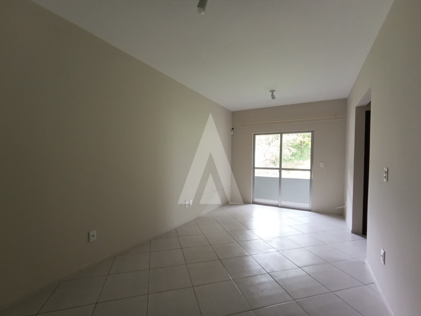 Apartamento composto por 2 quartos e 1 vaga de garagem coberta, no bairro Anita Garibaldi — foto 3