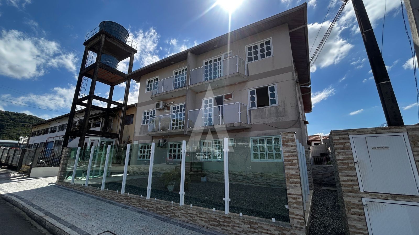 APARTAMENTO COM 2 QUARTOS, BANHEIRO, SACADA NO BAIRRO AVENTUREIRO - foto 1