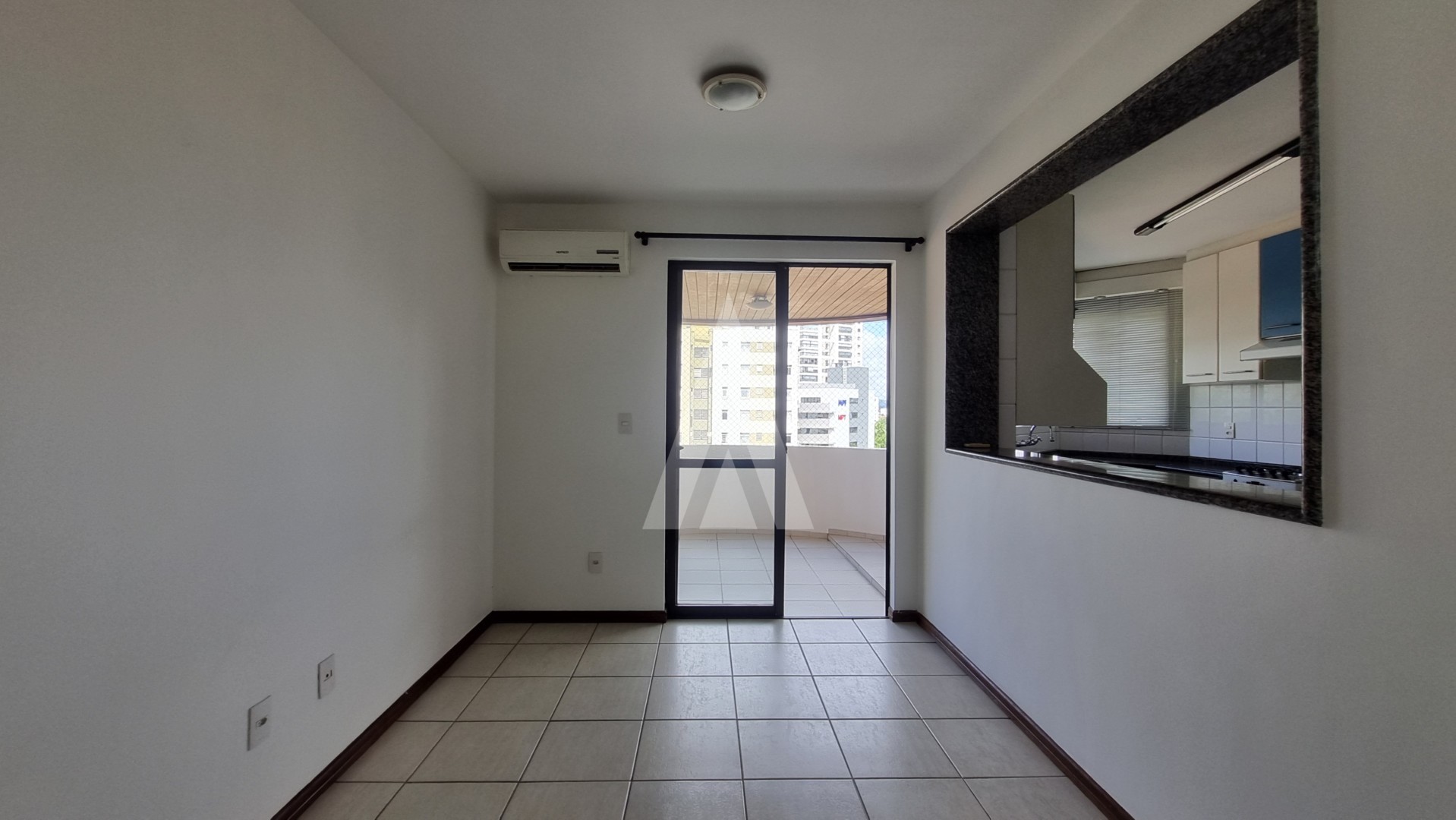 Apartamento com 03 dormitórios sendo 01 suíte com sacada e hidromassagem. — foto 6