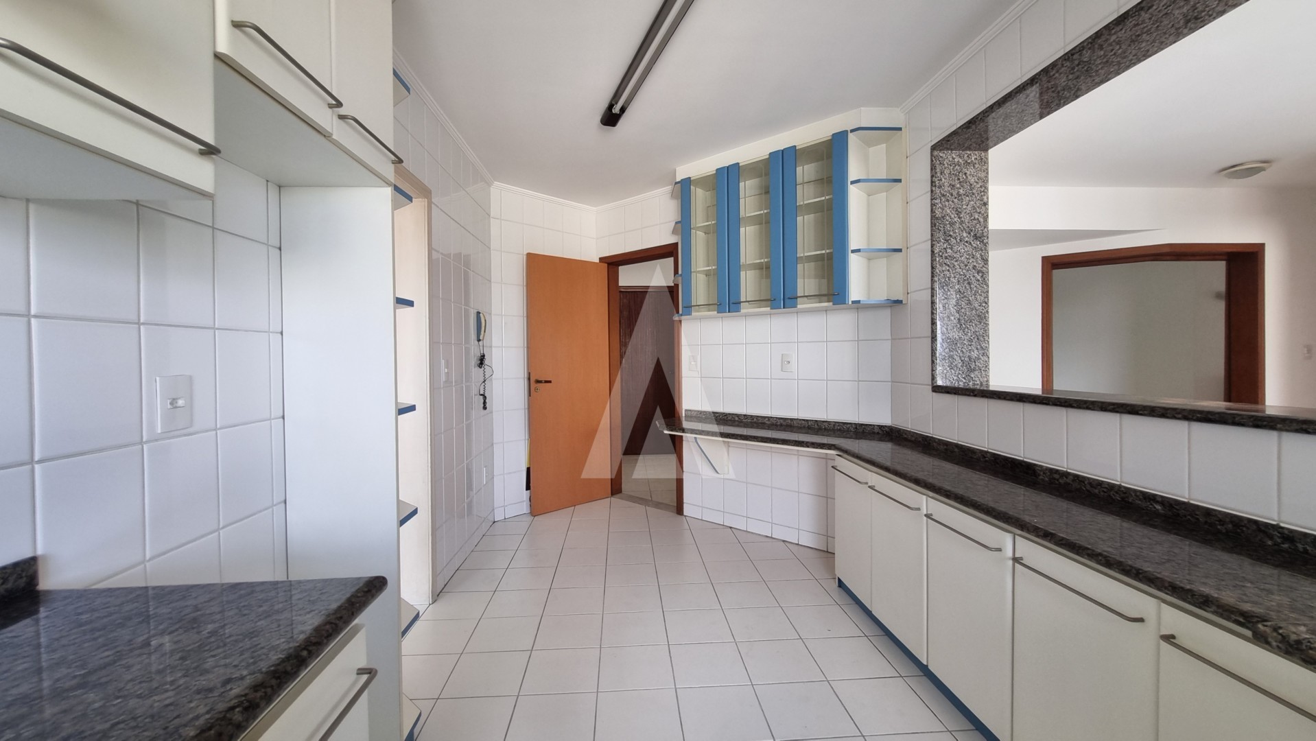 Apartamento com 03 dormitórios sendo 01 suíte com sacada e hidromassagem. — foto 5