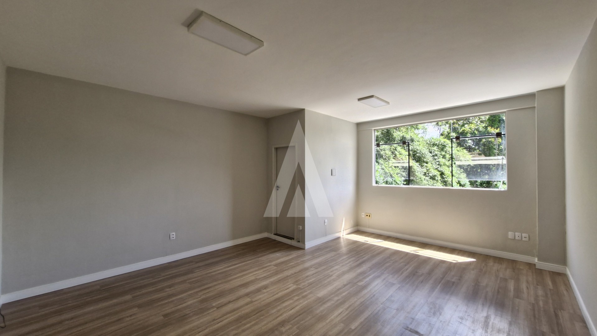 Sala comercial com 30m, com lavabo no Bairro América. — foto 5