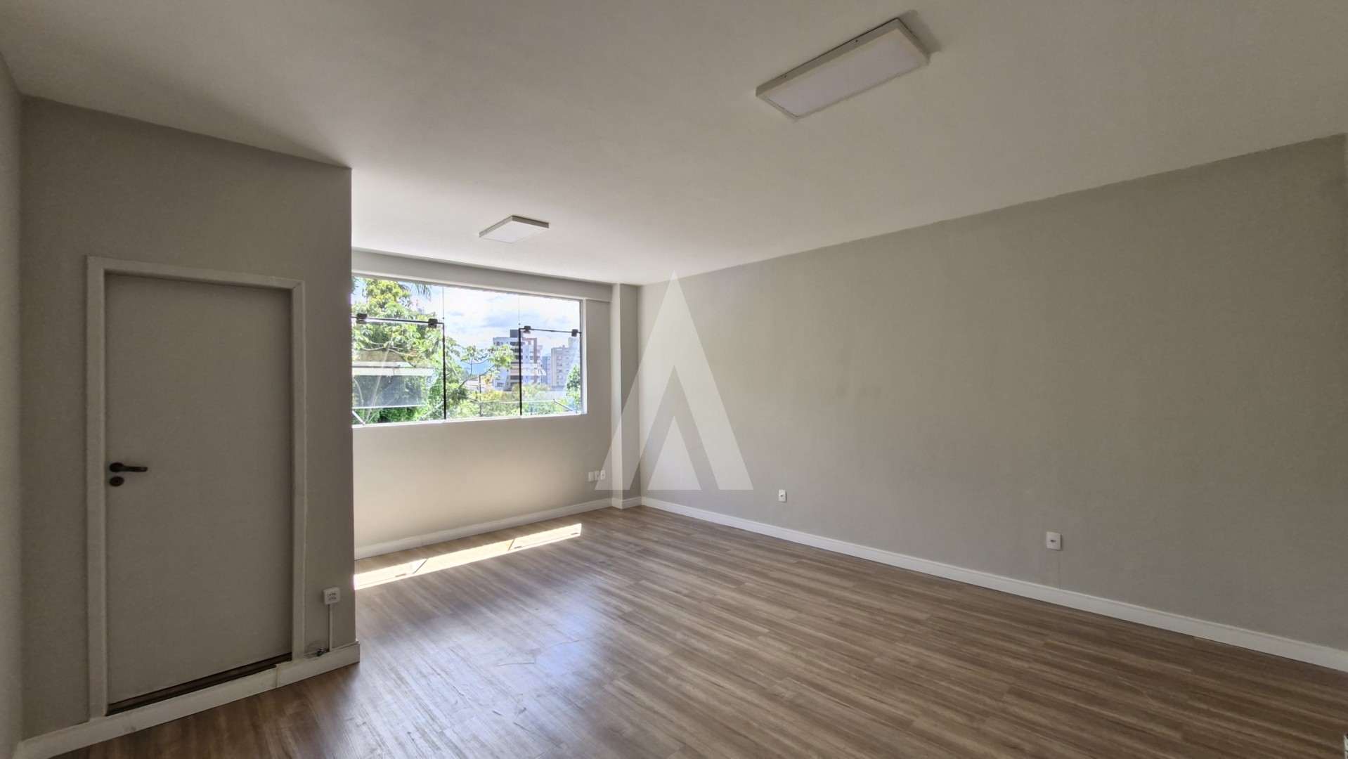 Sala comercial com 30m, com lavabo no Bairro América. — foto 7