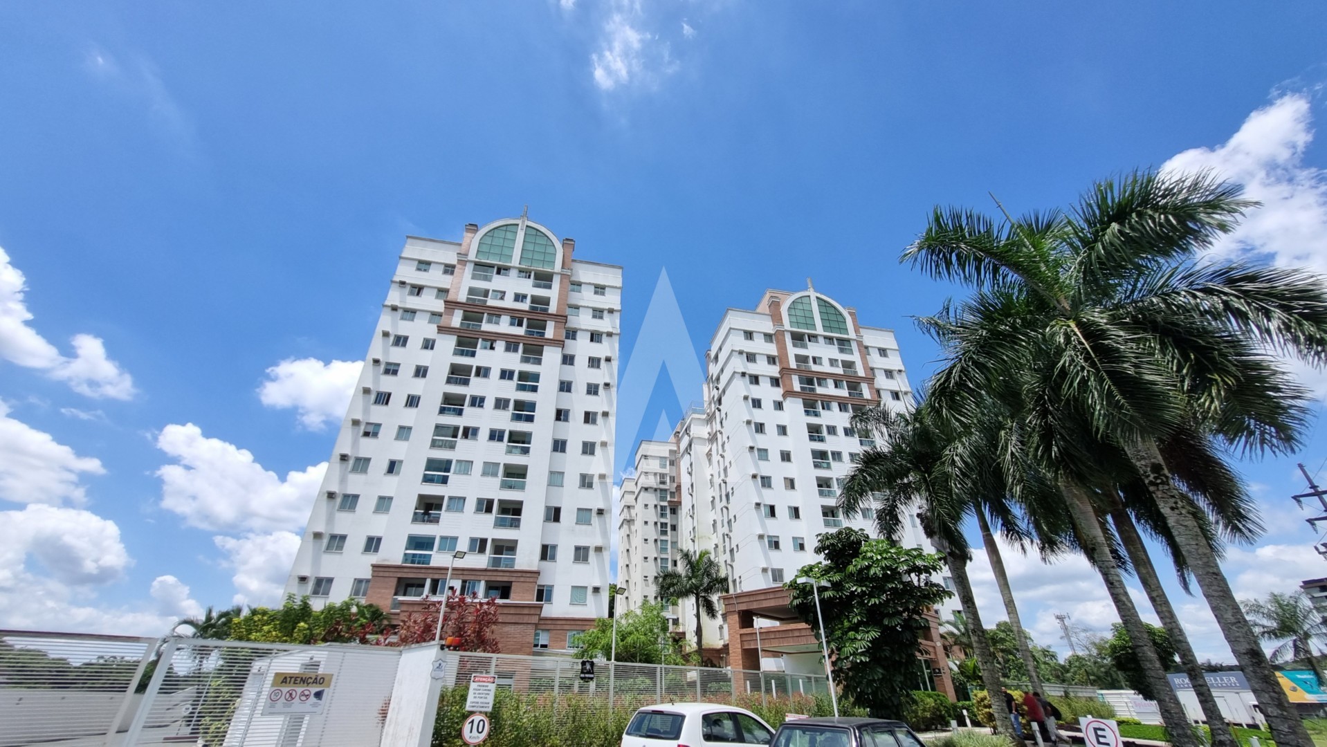 Apartamento semi mobiliado com 3 quartos no Bairro Atiradores. - foto 1