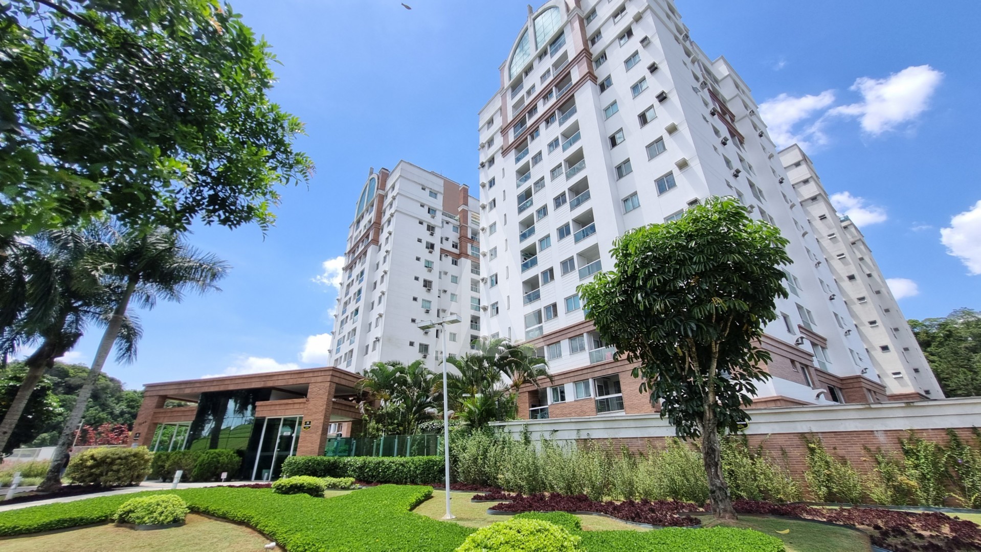 Apartamento semi mobiliado com 3 quartos no Bairro Atiradores. — foto 2