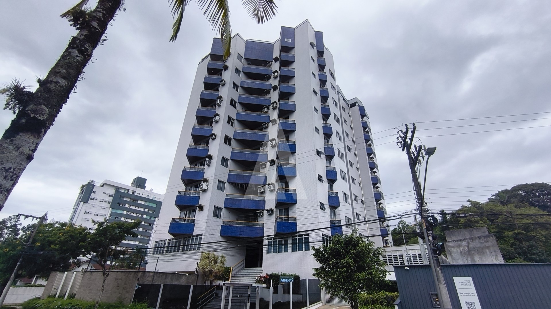 Apartamento residencial com 3 quartos, sendo um deles suite, cozinha com armários e sacada, no bairro Atiradores. - foto 1