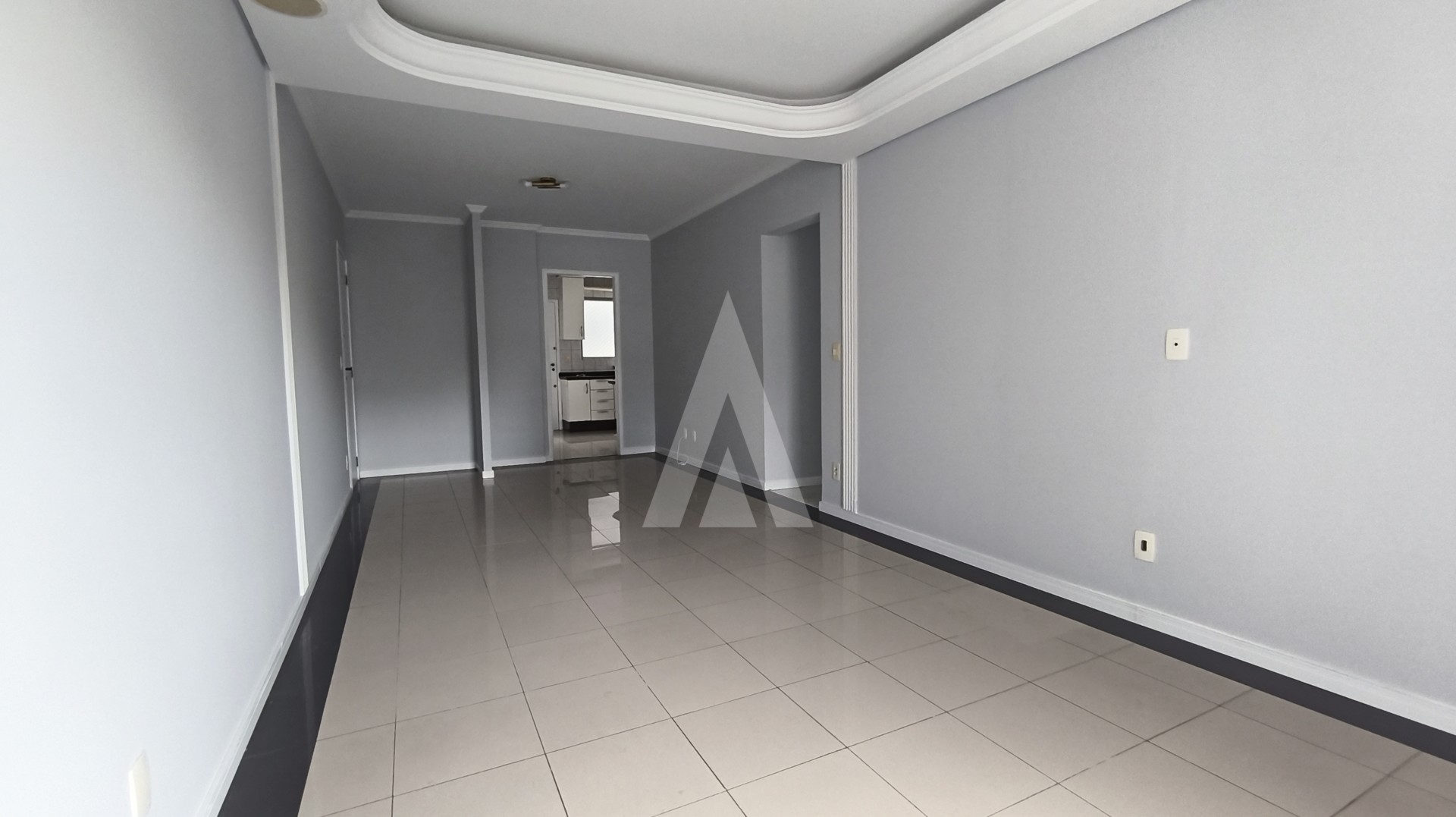 Apartamento residencial com 3 quartos, sendo um deles suite, cozinha com armários e sacada, no bairro Atiradores. — foto 7