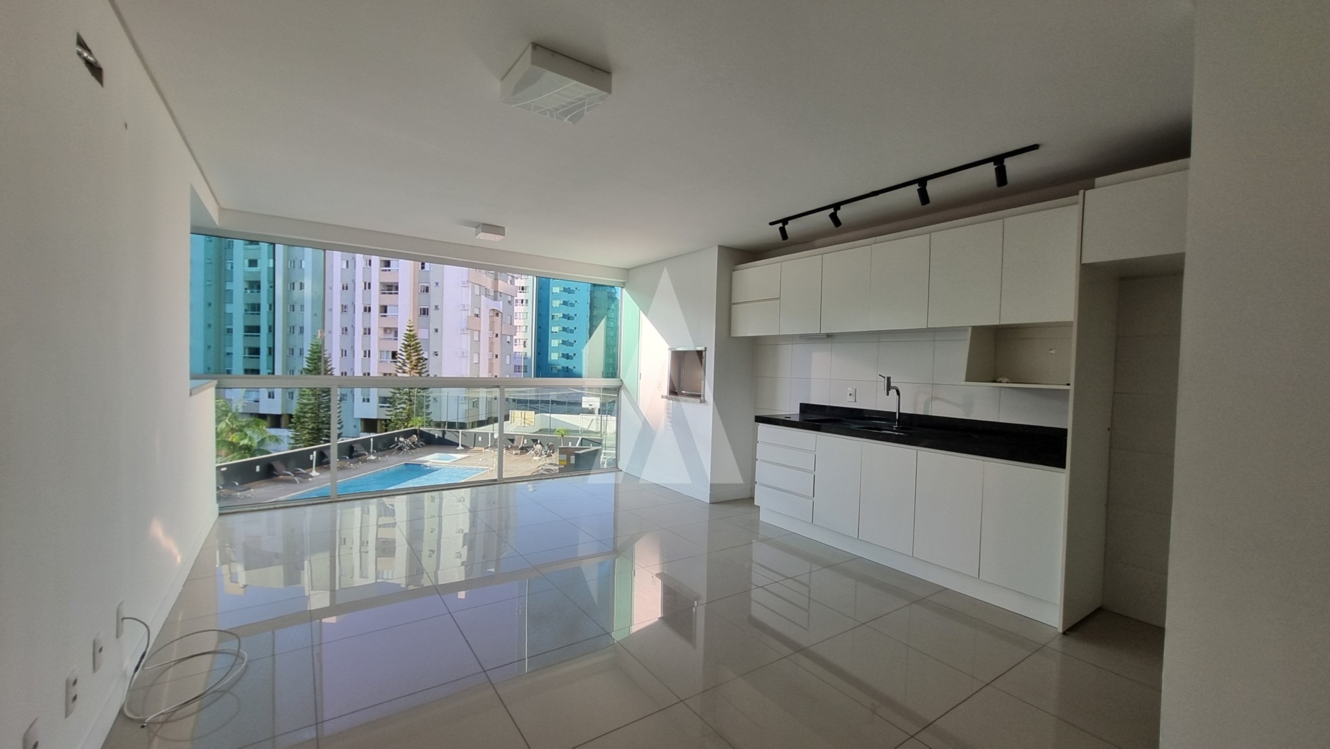 Apartamento com 02 quartos, sendo 01 suíte no bairro Atiradores. — foto 2