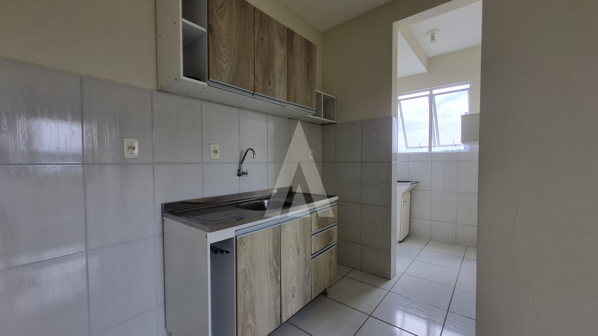 Apartamento com 01 quarto, sendo uma suíte no bairro Costa e Silva. — foto 2