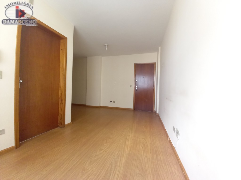 Apartamento para locacao no Reboucas em Curitiba com 80m² por R$ 2.000,00