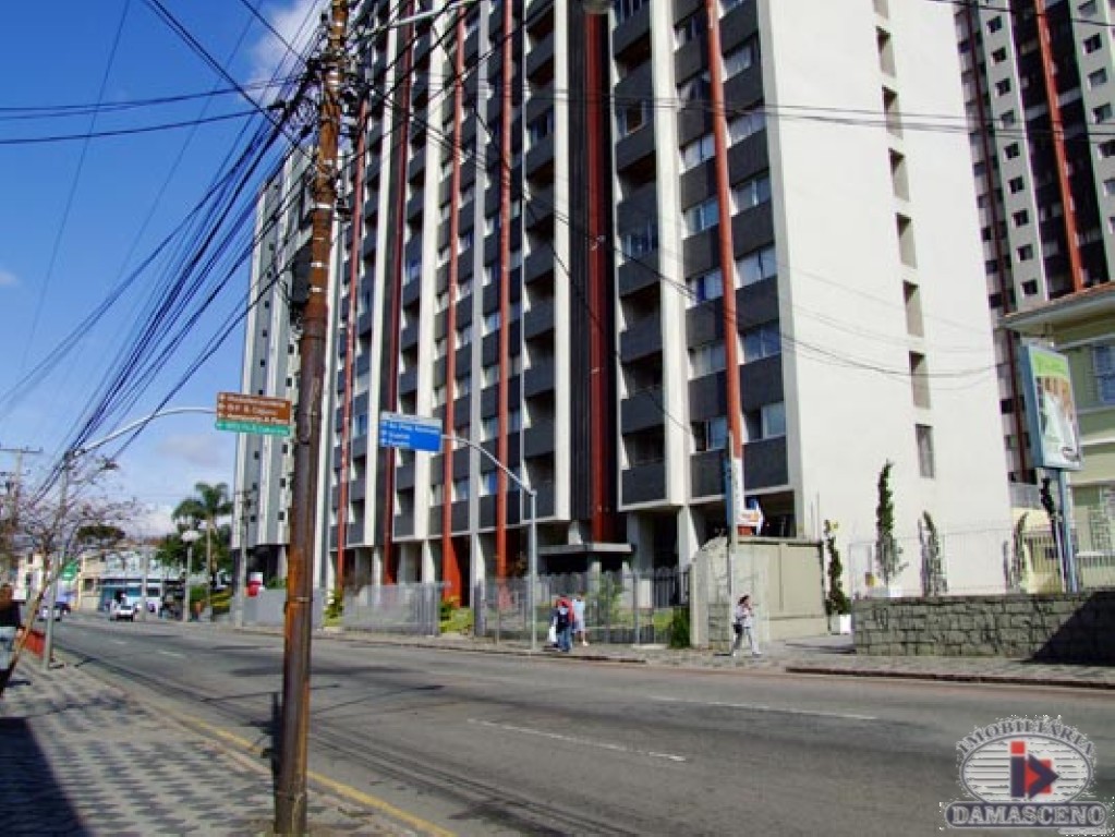 Apartamento para locacao no Reboucas em Curitiba com 80m² por R$ 2.000,00