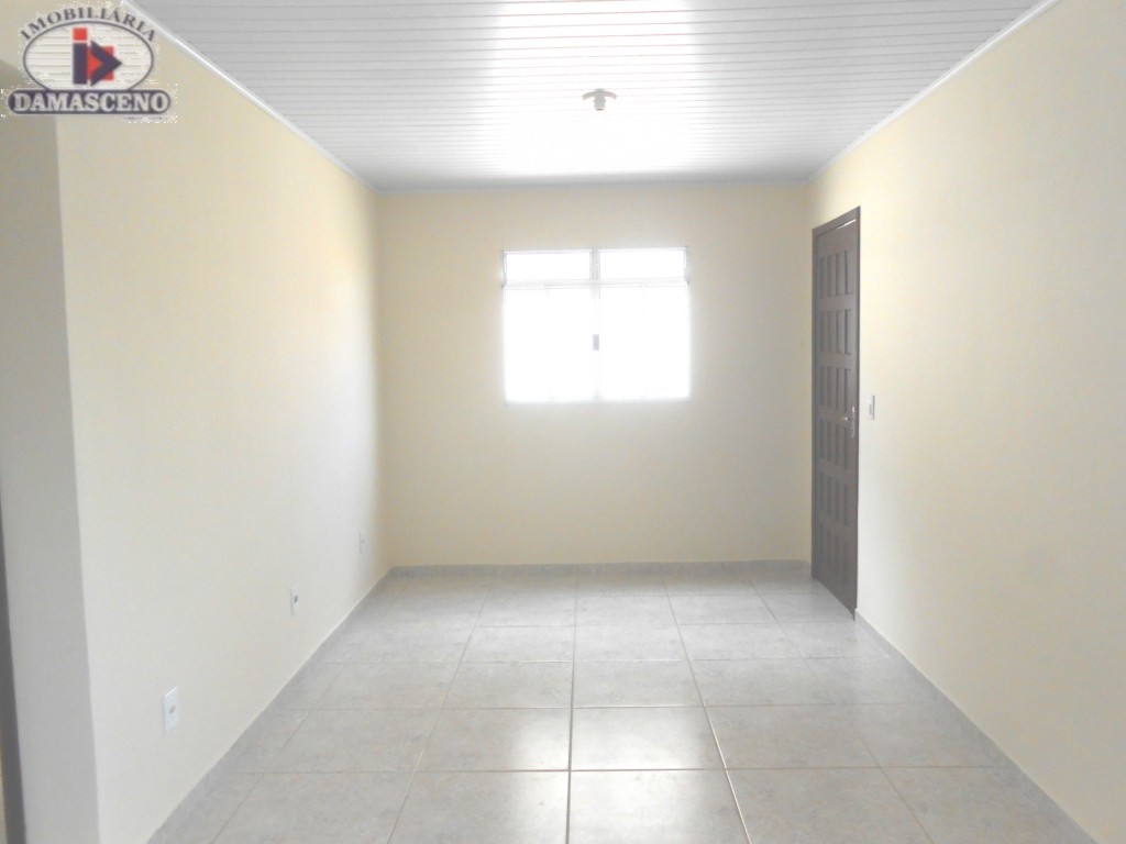 Residência para locacao no Vila Yara em Colombo com 45m² por R$ 1.111,11