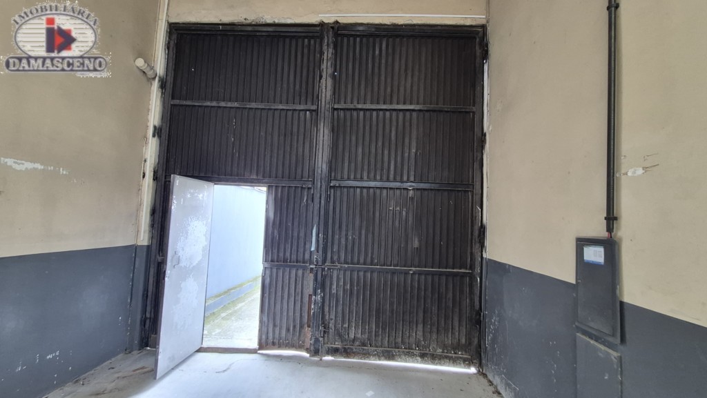 Barracão para locacao no Xaxim em Curitiba com 249,3m² por R$ 7.777,77