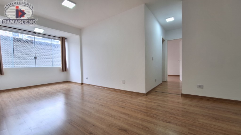 Apartamento para locacao no Reboucas em Curitiba com 109,93m² por R$ 2.777,77
