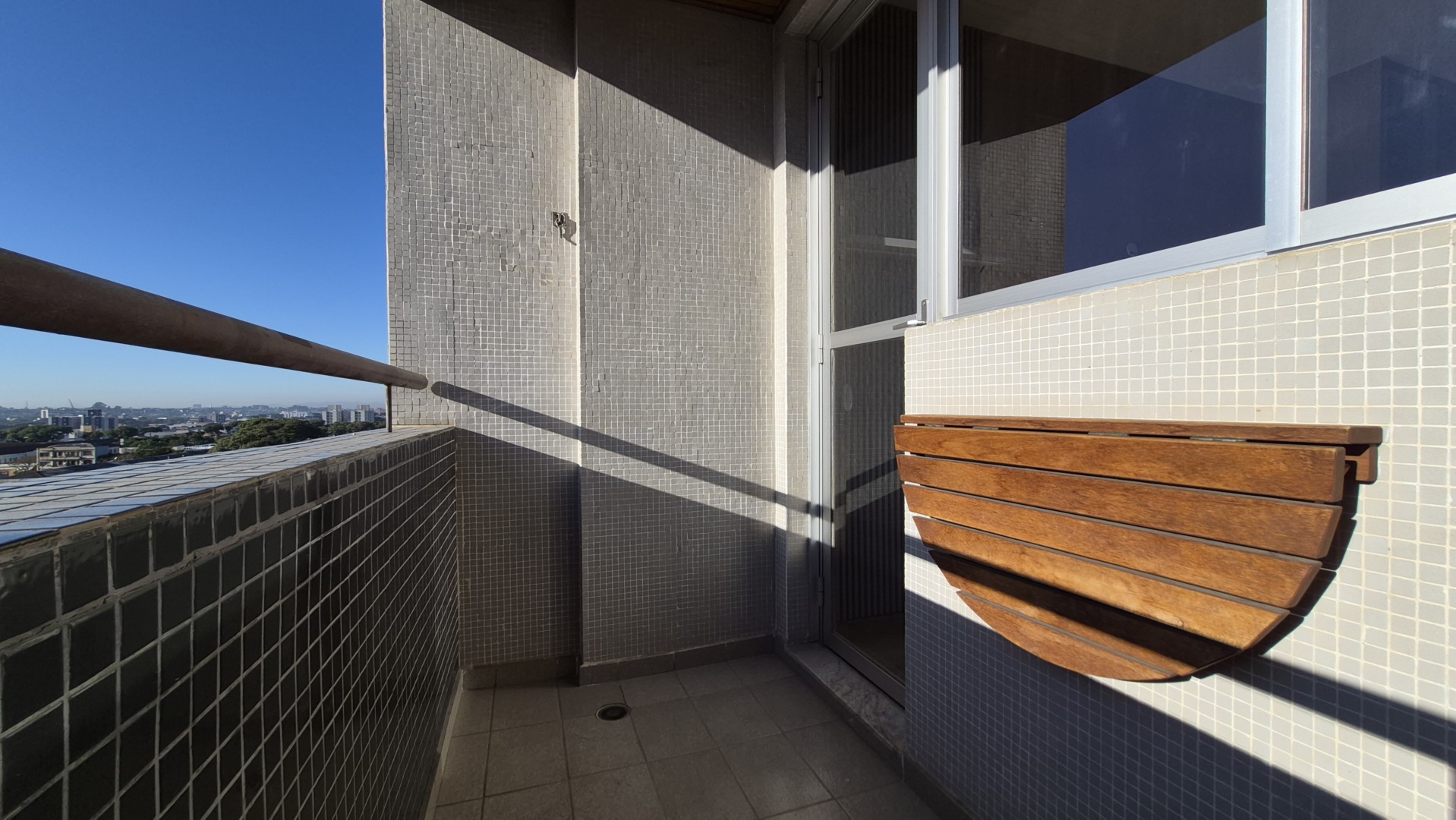 Apartamento para locacao no Reboucas em Curitiba com 109,93m² por R$ 3.111,11