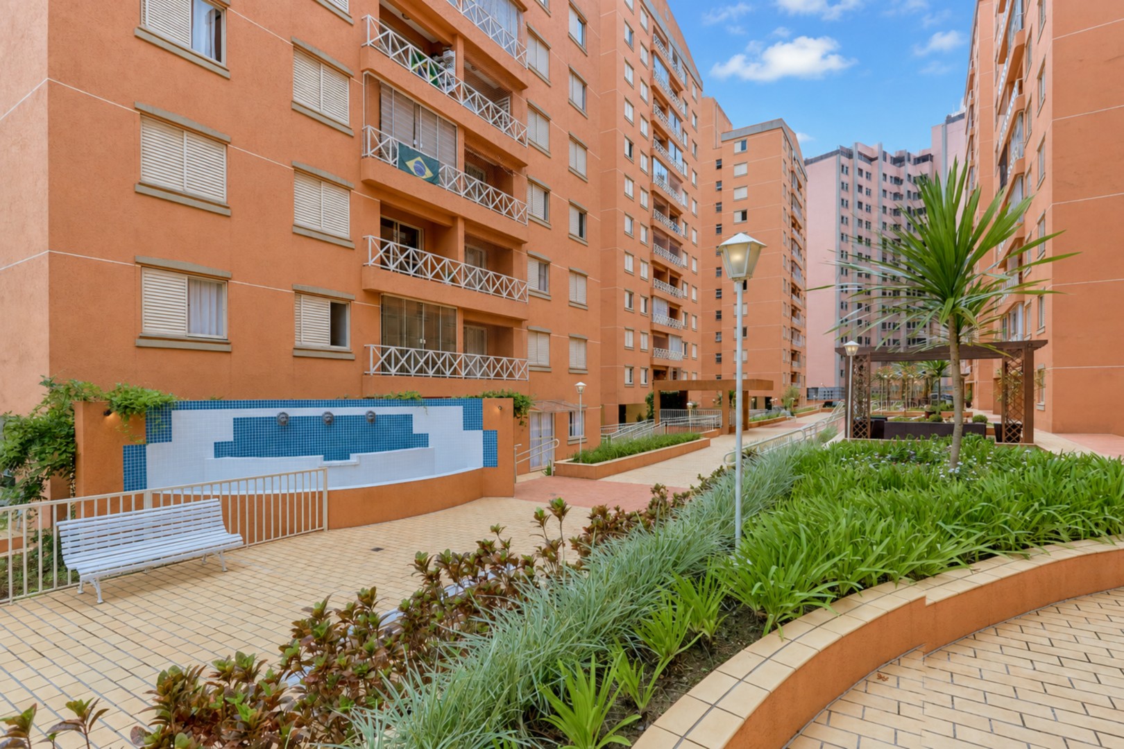 Apartamento para locacao no Ahu em Curitiba com 113,93m² por R$ 3.333,33