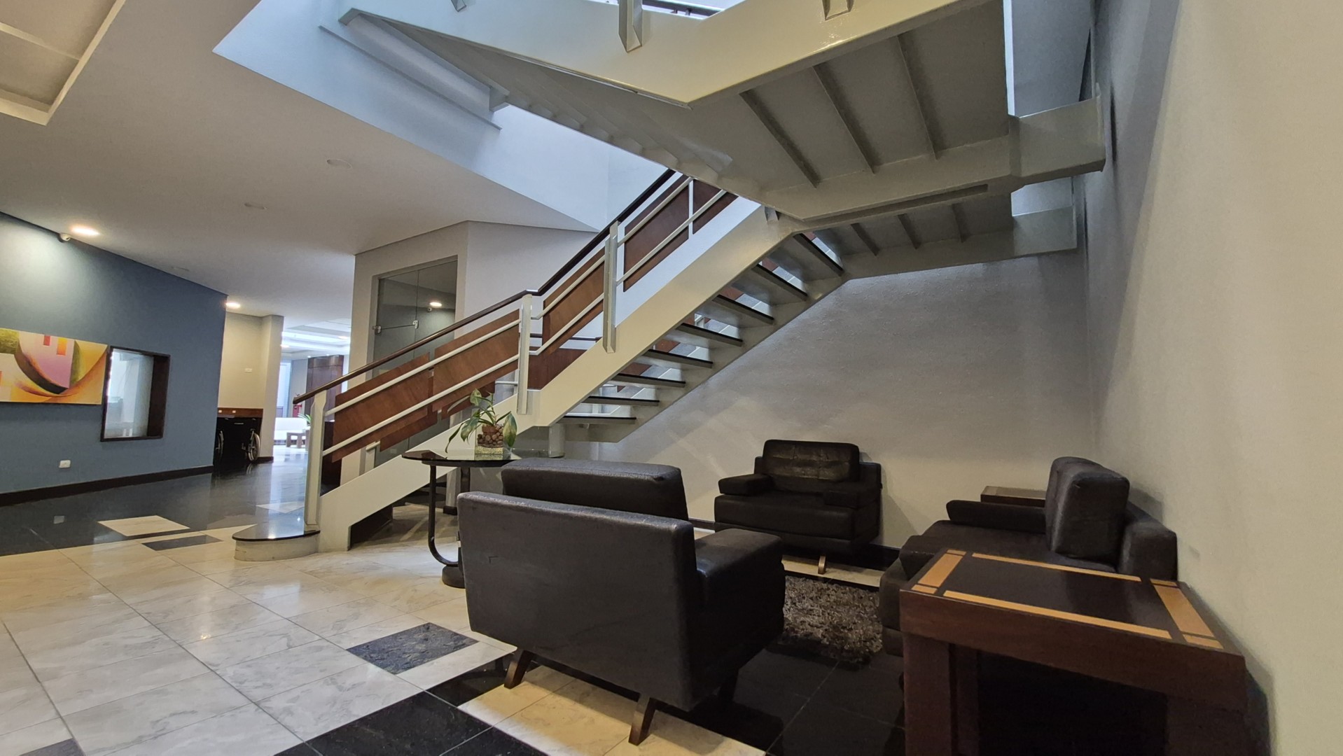 Apartamento para locacao no Centro em Curitiba com 62,23m² por R$ 2.222,22