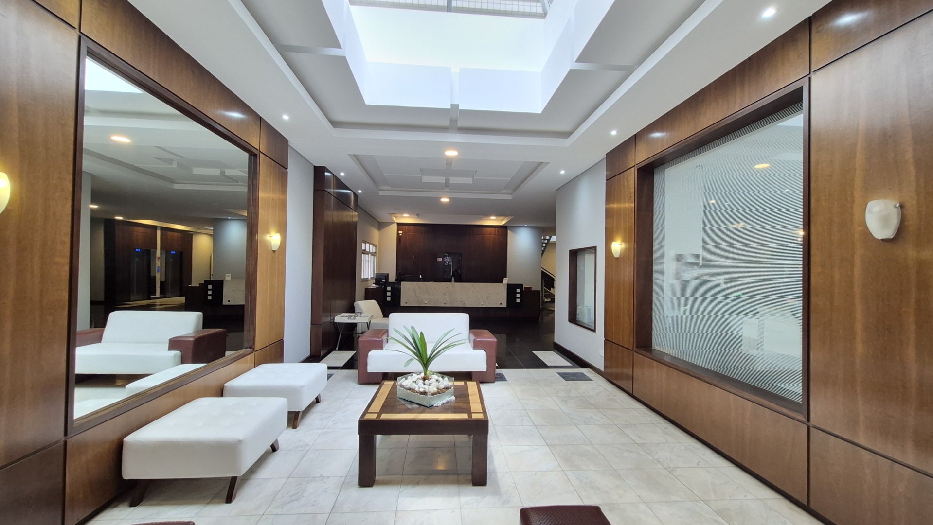 Apartamento para locacao no Centro em Curitiba com 62,23m² por R$ 2.222,22