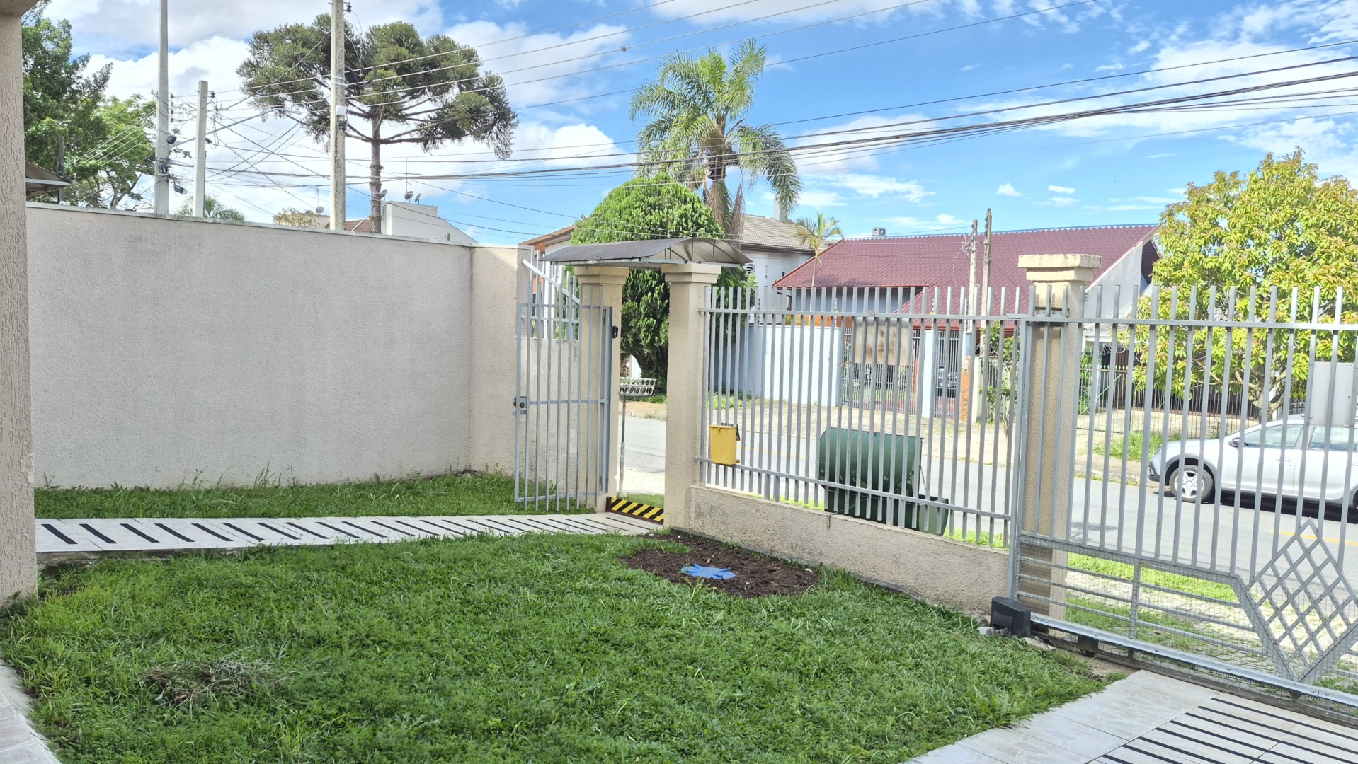 Sobrado para locacao no Taruma em Curitiba com 109m² por R$ 7.111,11
