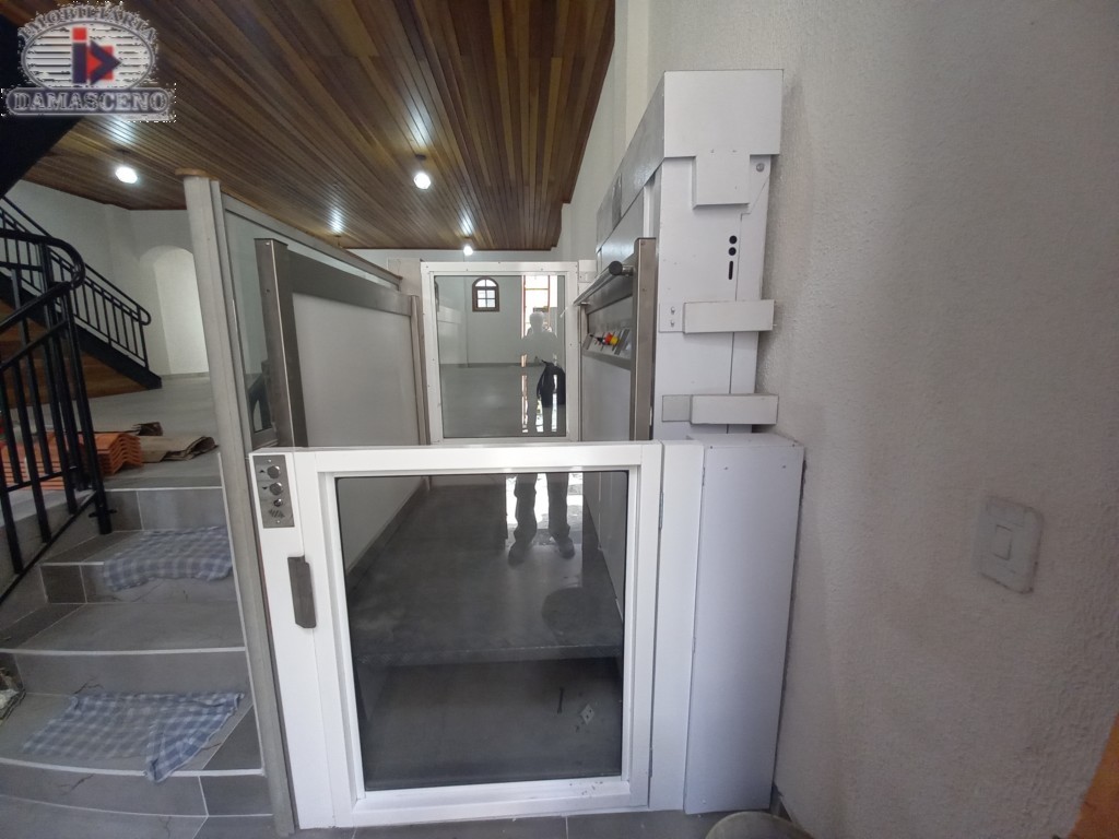 Residência Comercial para locacao no Centro em Curitiba com 240m² por R$ 6.111,11