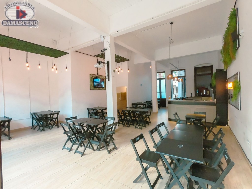Residência Comercial para locacao no Centro em Curitiba com 300m² por R$ 13.333,33