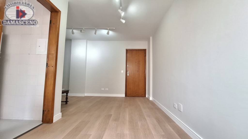 Apartamento para locacao no Reboucas em Curitiba com 80,31m² por R$ 2.000,00