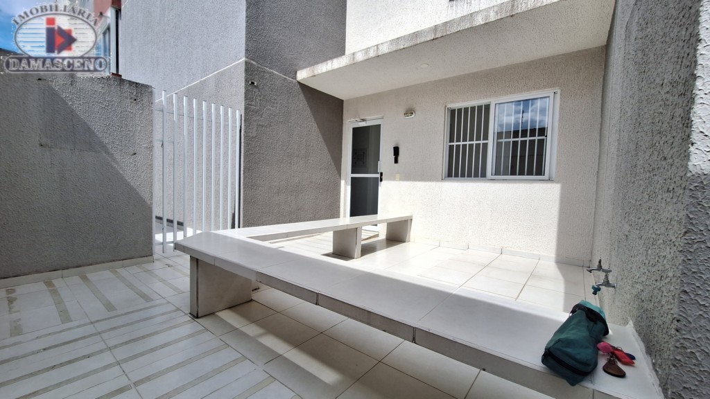 Apartamento para locacao no Guaira em Curitiba com 88,97m² por R$ 2.000,00