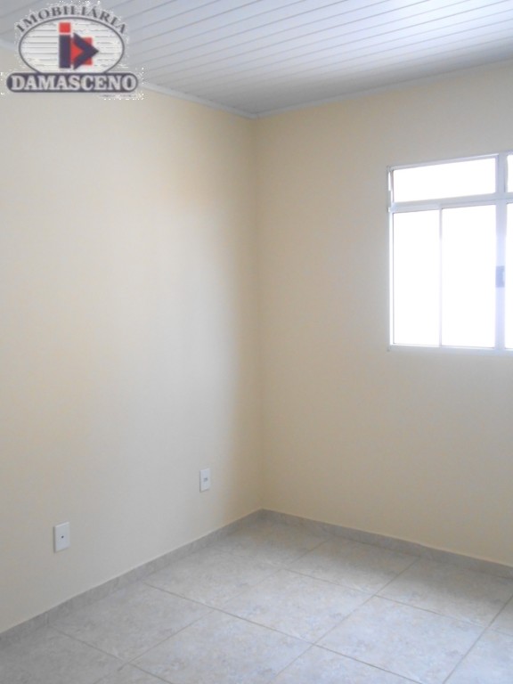 Residência para locacao no Vila Yara em Colombo com 45m² por R$ 1.666,66