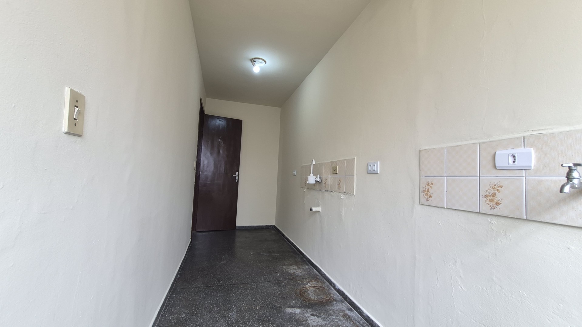 Apartamento para locacao no Capao Raso em Curitiba com 62,82m² por R$ 1.666,66
