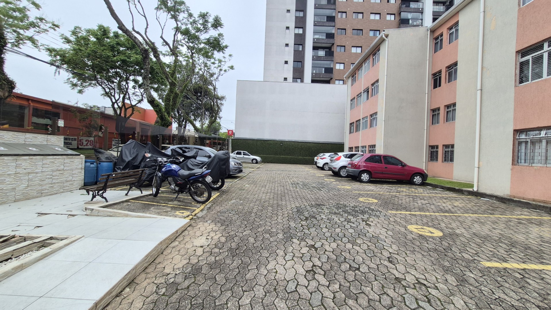 Apartamento para locacao no Capao Raso em Curitiba com 62,82m² por R$ 1.666,66