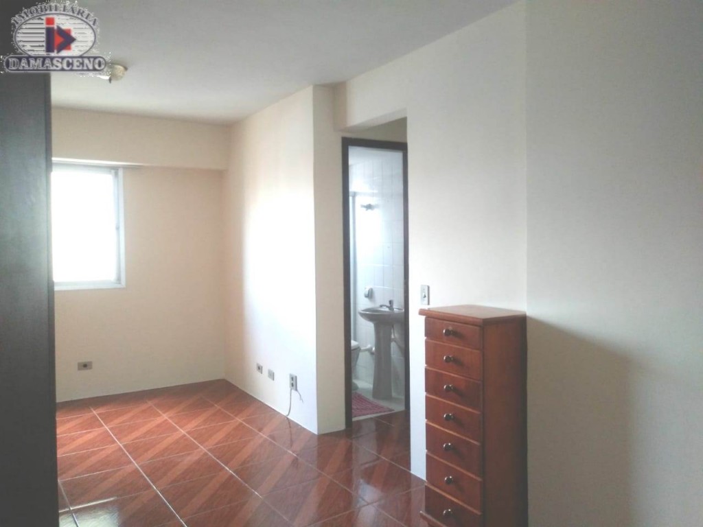 Kitinet para locacao no Centro em Curitiba com 40,86m² por R$ 1.555,55