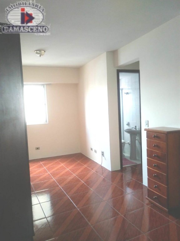 Kitinet para locacao no Centro em Curitiba com 40,86m² por R$ 1.555,55