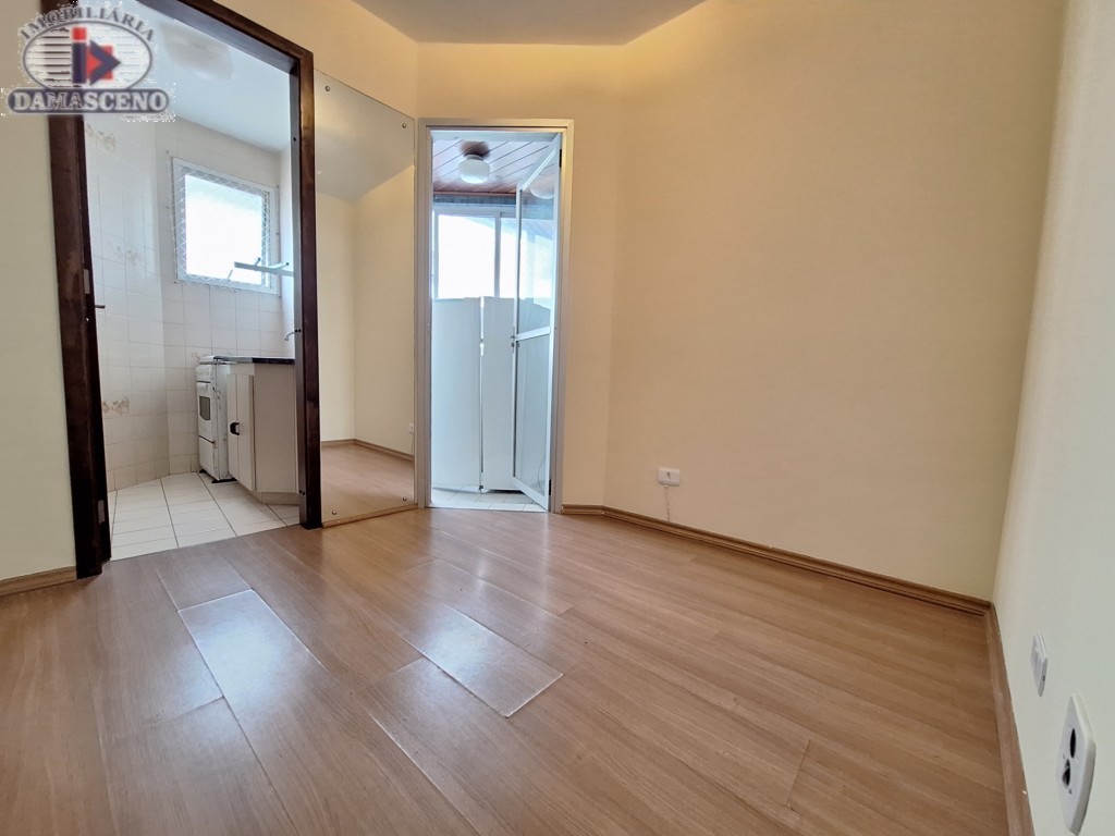 Apartamento para locacao no Centro em Curitiba com 40,8m² por R$ 1.555,55