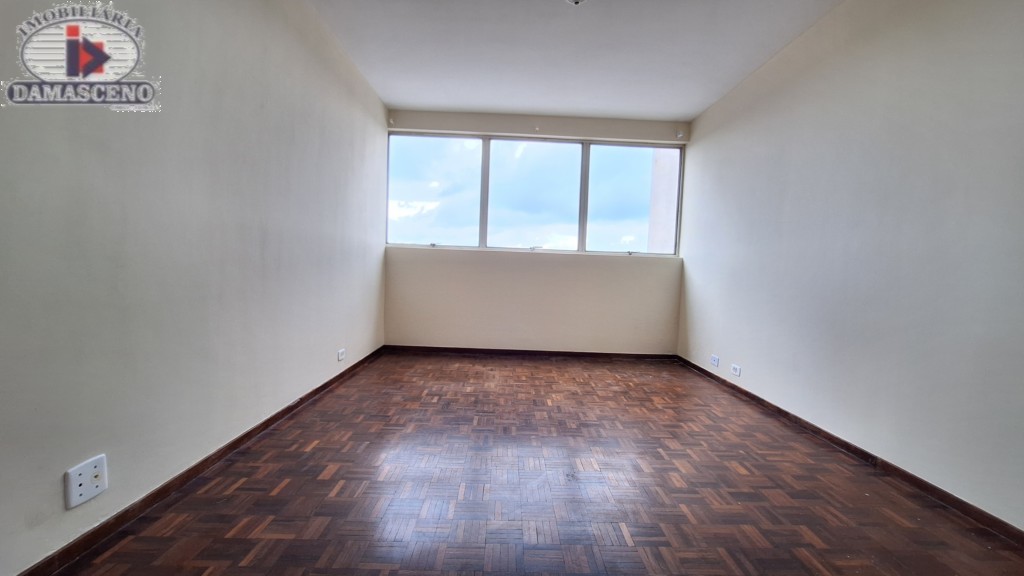 Apartamento para locacao no Centro em Curitiba com 55m² por R$ 1.666,66