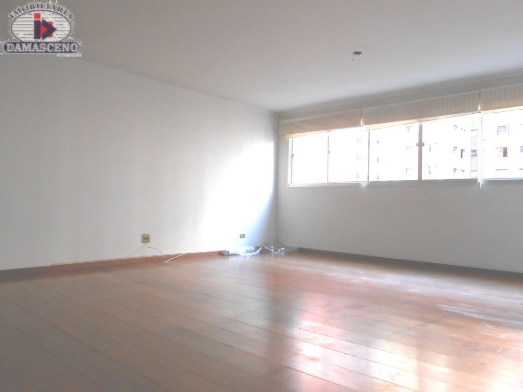 Apartamento para locacao no Agua Verde em Curitiba com 264,3m² por R$ 3.888,88