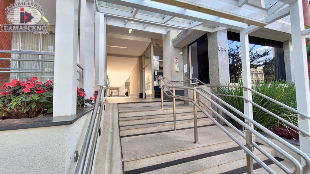 Apartamento para locacao no Reboucas em Curitiba com 80,03m² por R$ 2.000,00