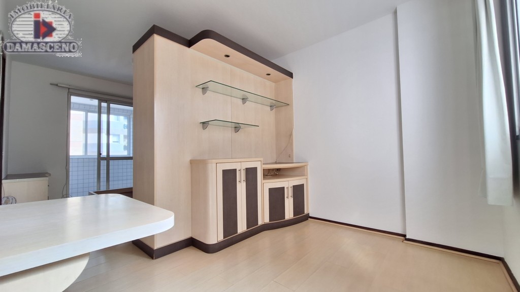 Apartamento para locacao no Centro em Curitiba com 70m² por R$ 1.888,88