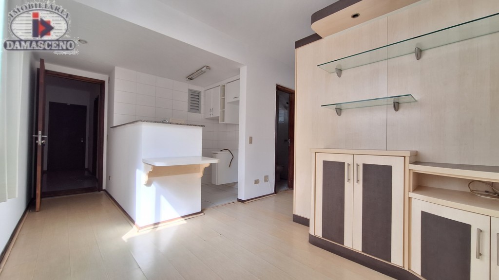 Apartamento para locacao no Centro em Curitiba com 70m² por R$ 1.888,88