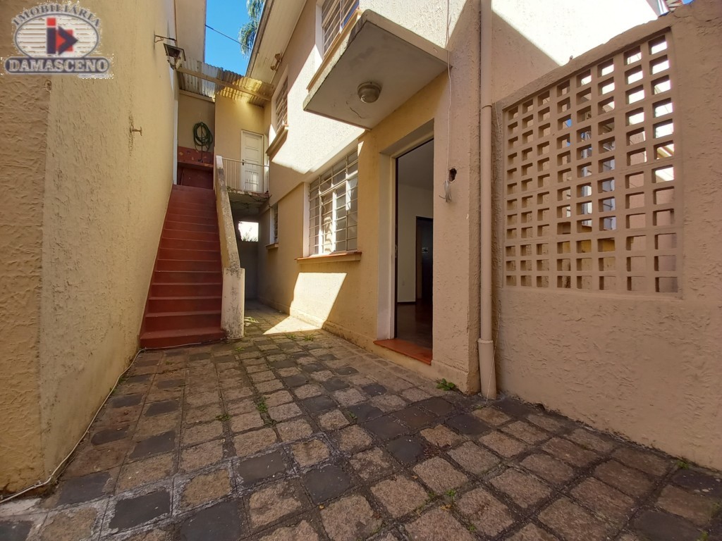 Sobrado para locacao no Reboucas em Curitiba com 70m² por R$ 2.222,22