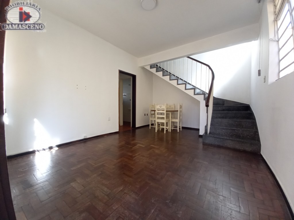 Sobrado para locacao no Reboucas em Curitiba com 70m² por R$ 2.222,22