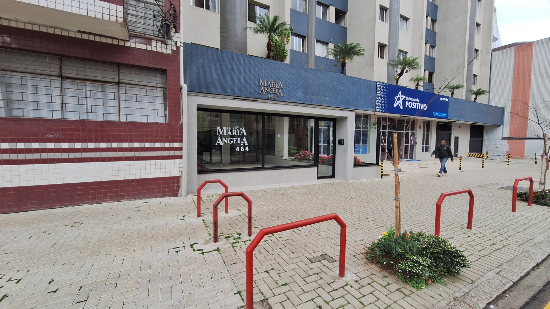 Apartamento para locacao no Centro em Curitiba com 78,58m² por R$ 1.888,88