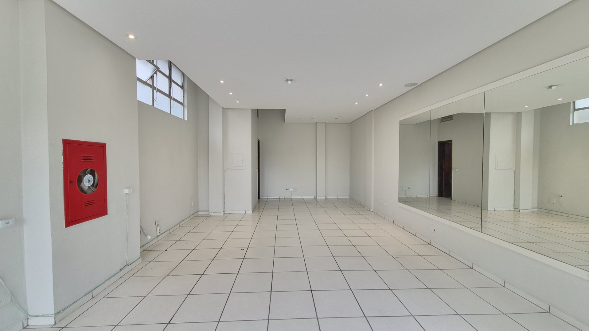 Loja para locacao no Vista Alegre em Curitiba com 40m² por R$ 2.222,22