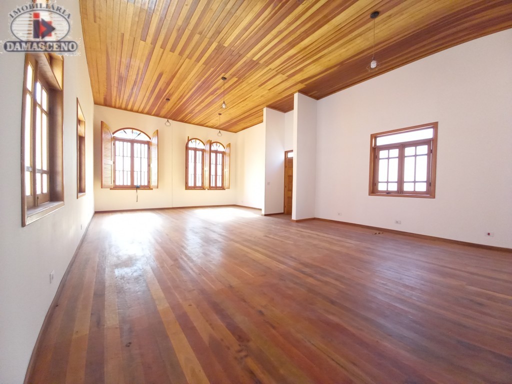 Residência Comercial para locacao no Centro em Curitiba com 150m² por R$ 8.888,88