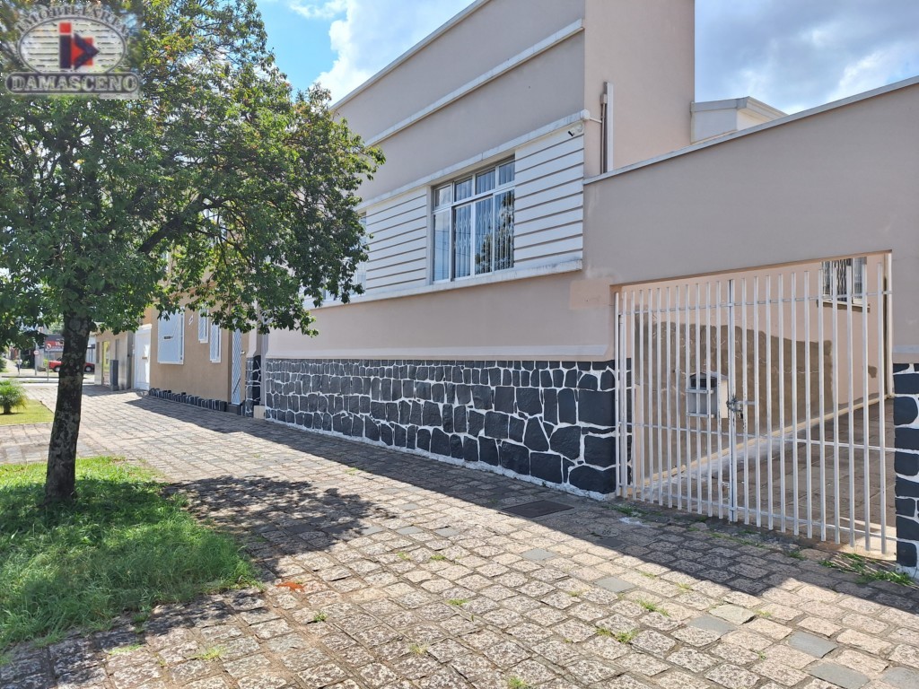 Residência Comercial para locacao no Reboucas em Curitiba com 200m² por R$ 3.888,88