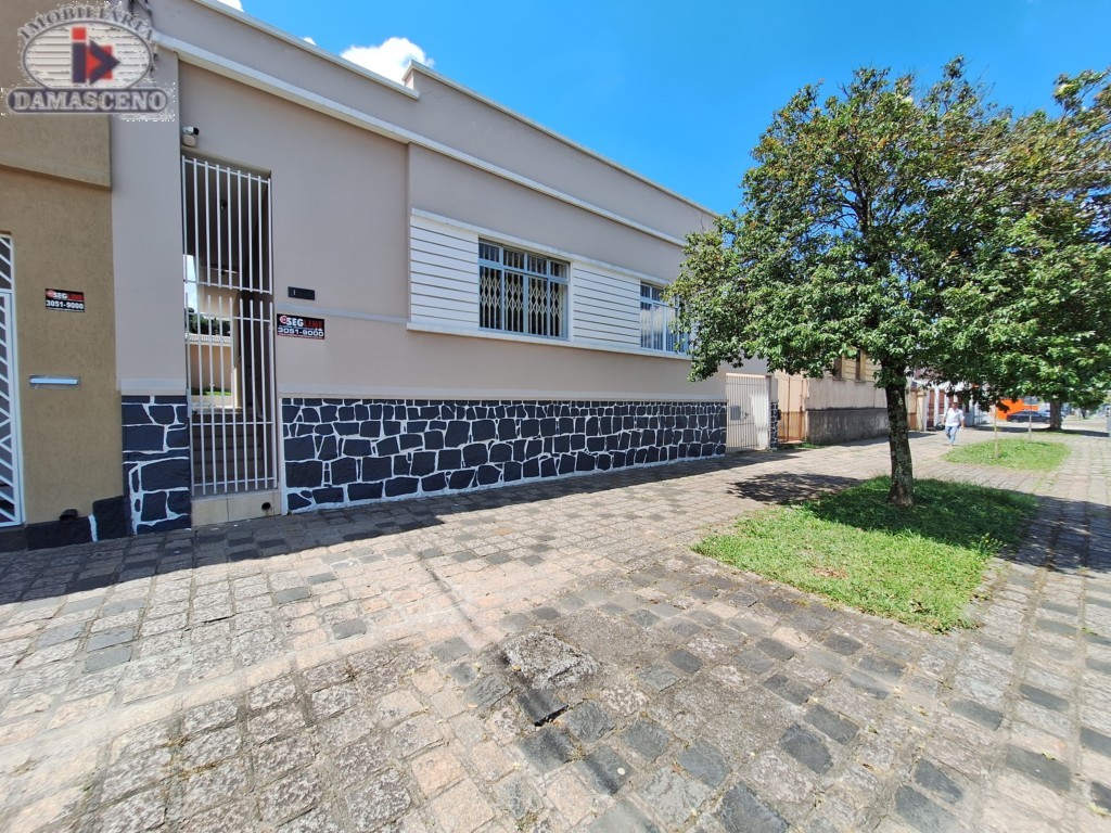 Residência Comercial para locacao no Reboucas em Curitiba com 200m² por R$ 3.888,88