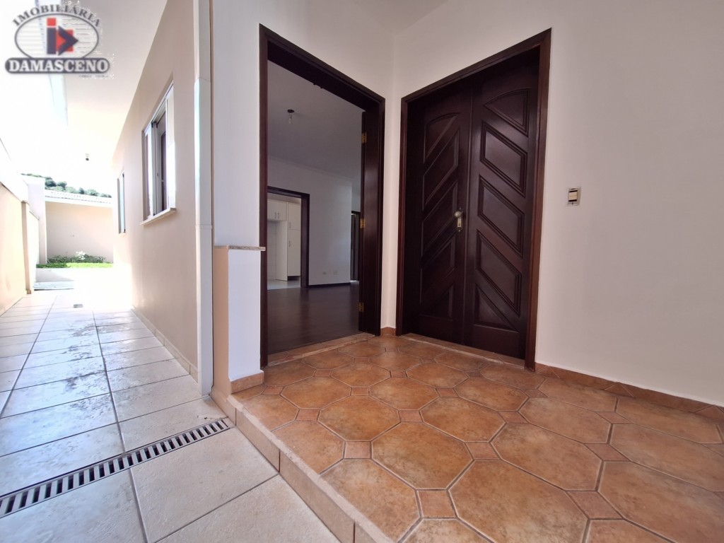Residência Comercial para locacao no Reboucas em Curitiba com 200m² por R$ 3.888,88