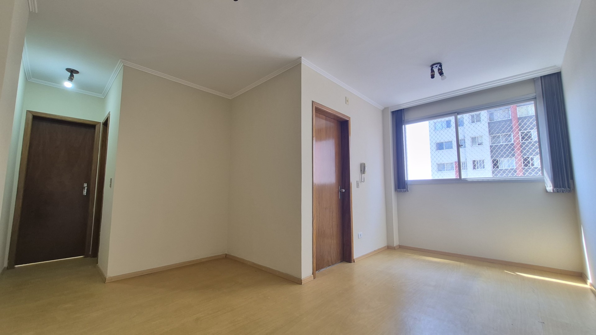Apartamento para locacao no Reboucas em Curitiba com 80m² por R$ 2.000,00